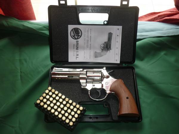 scacciacani/segnalazione bruni revolver a salve magnum 380 nikel nuova  imballata, modello magnum nikel 380 mm, marca Bruni